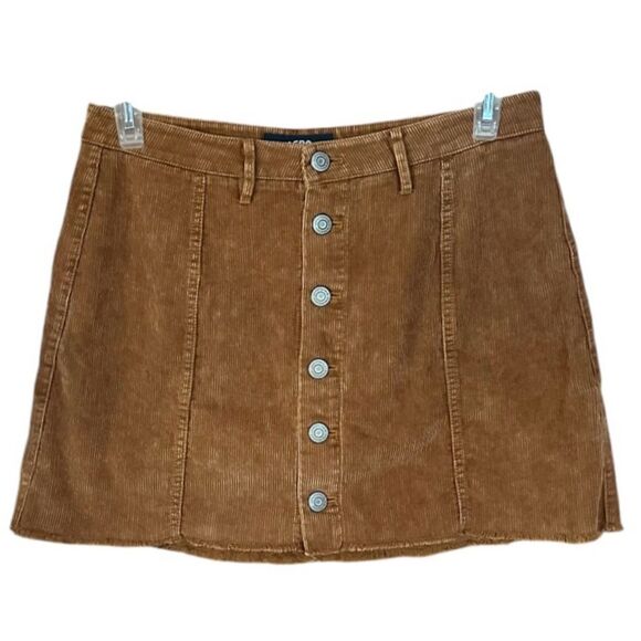 Aeropostale High-Rise Button-Front Corduroy Skirt. Light Brown. Size 10 - Picture 2 of 7